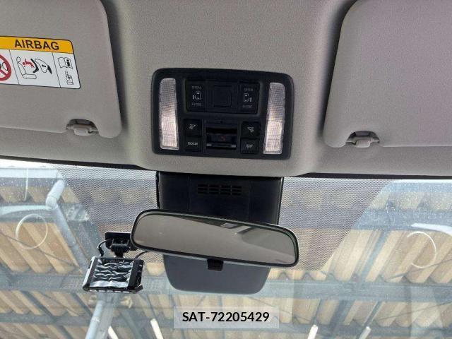 Toyota NOAH 2022-04 8856577-6