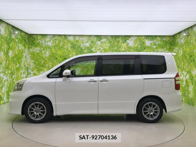Toyota NOAH 2011-08 8856855-1