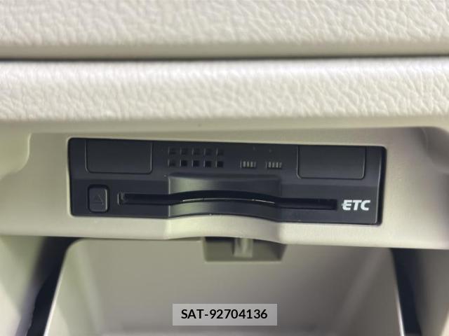 Toyota NOAH 2011-08 8856855-17