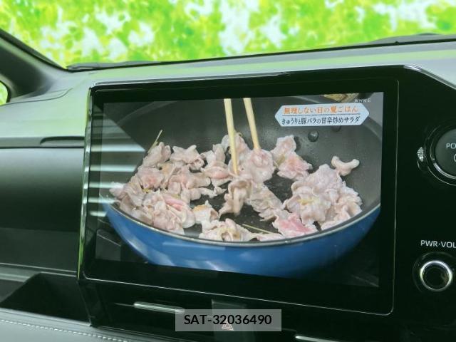 Toyota NOAH 2025-02 8856946-11