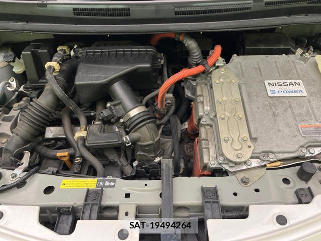 Nissan NOTE 2018-01 8856685-17