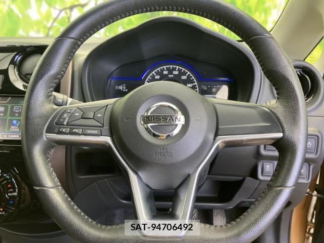 Nissan NOTE 2017-09 8856893-15