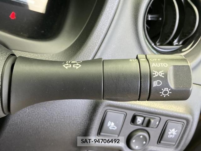 Nissan NOTE 2017-09 8856893-16