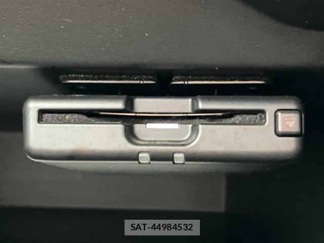 Nissan NOTE 2019-06 8857106-17