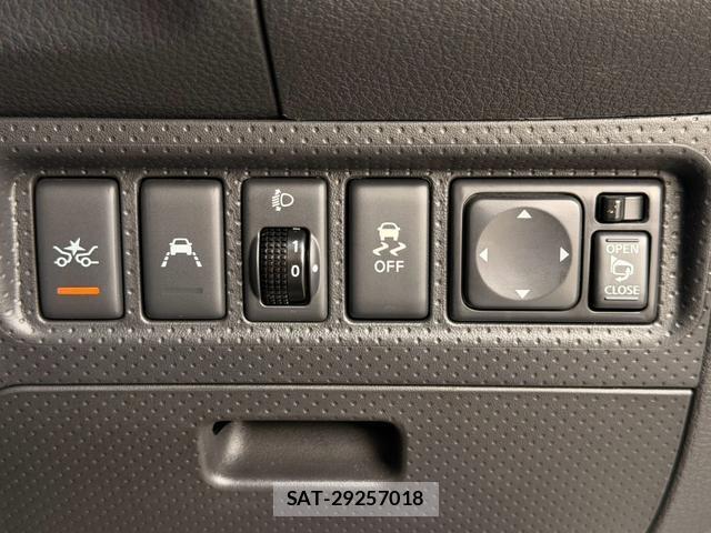 Nissan NV150 AD 2018-07 8856484-9