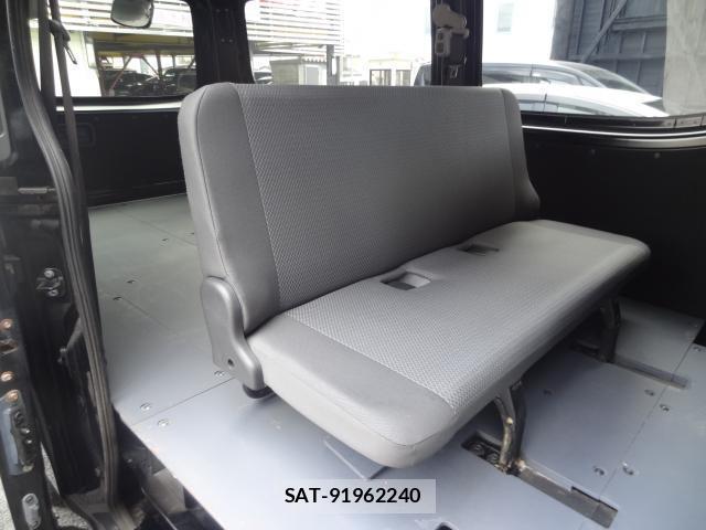Nissan NV350 Caravan 2012-08 8855092-12