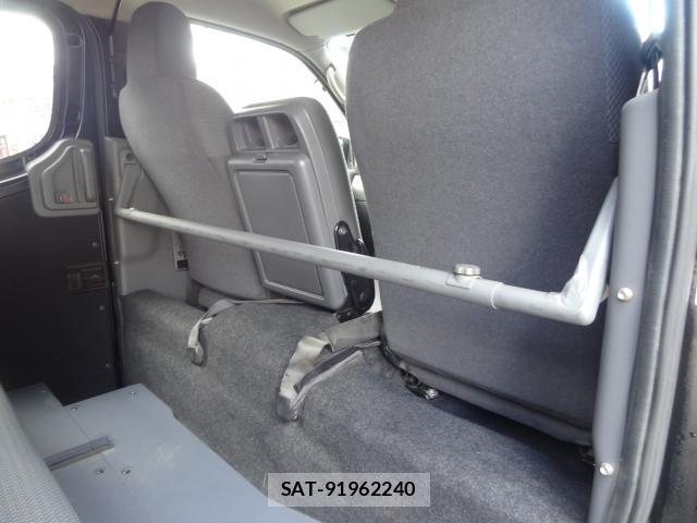 Nissan NV350 Caravan 2012-08 8855092-14