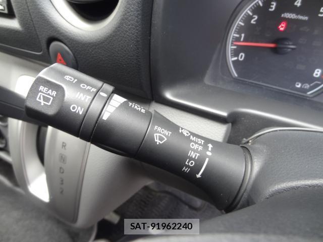 Nissan NV350 Caravan 2012-08 8855092-15