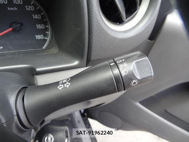 Nissan NV350 Caravan 2012-08 8855092-16