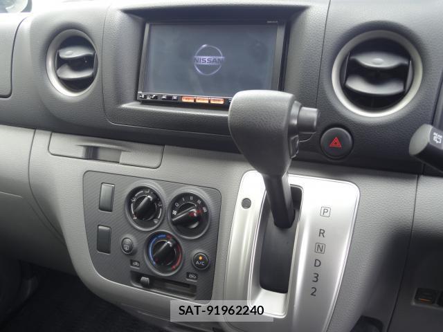 Nissan NV350 Caravan 2012-08 8855092-18