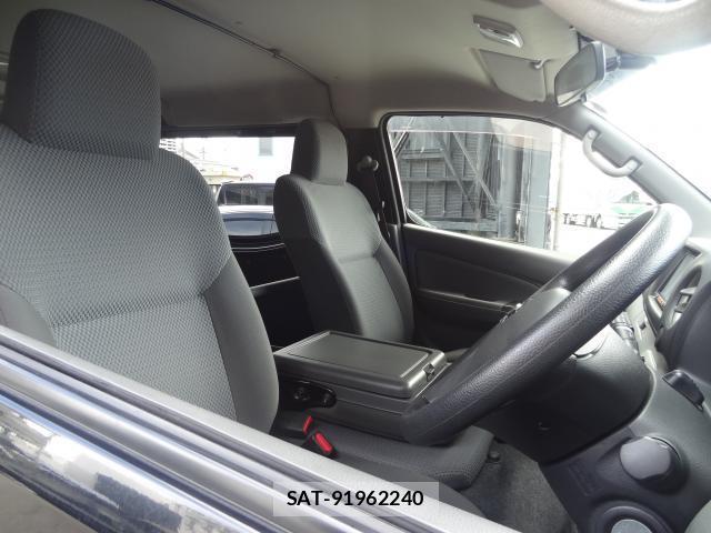 Nissan NV350 Caravan 2012-08 8855092-3