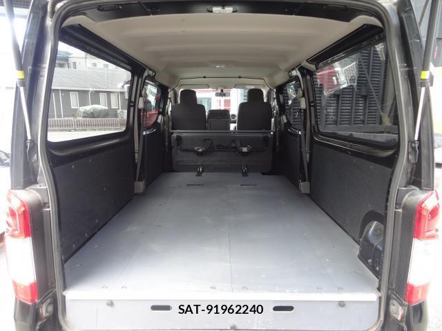 Nissan NV350 Caravan 2012-08 8855092-5