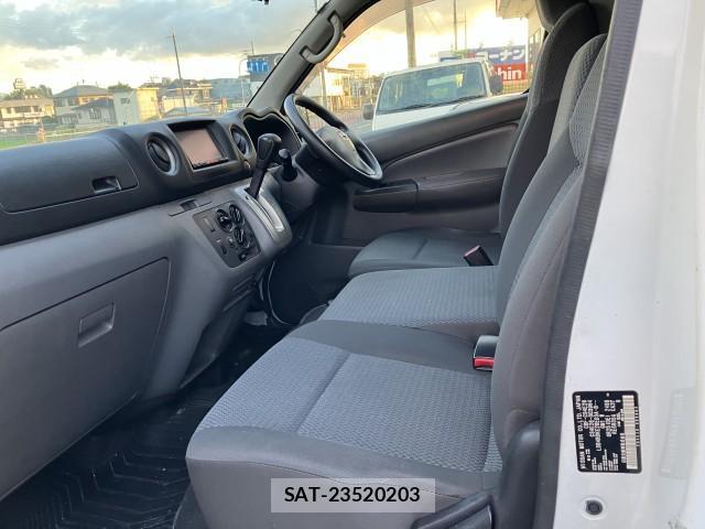 Nissan NV350 Caravan 2014-06 8856143-6