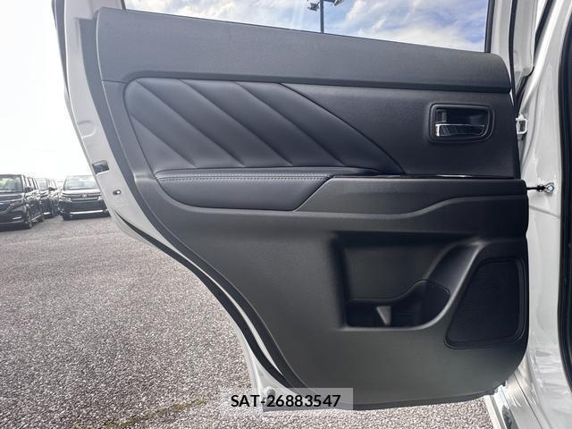 Mitsubishi OUTLANDER PHEV 2020-01 8854924-12