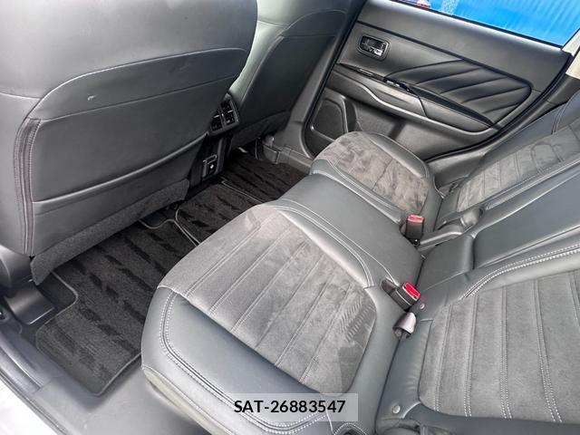 Mitsubishi OUTLANDER PHEV 2020-01 8854924-13