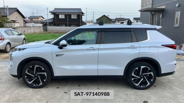 Mitsubishi OUTLANDER PHEV 2023-10 8855360-10