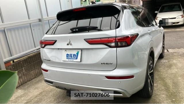 Mitsubishi OUTLANDER PHEV 2022-08 8855411-1