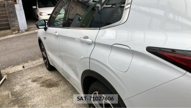 Mitsubishi OUTLANDER PHEV 2022-08 8855411-10
