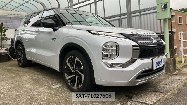 Mitsubishi OUTLANDER PHEV 2022-08 8855411-11