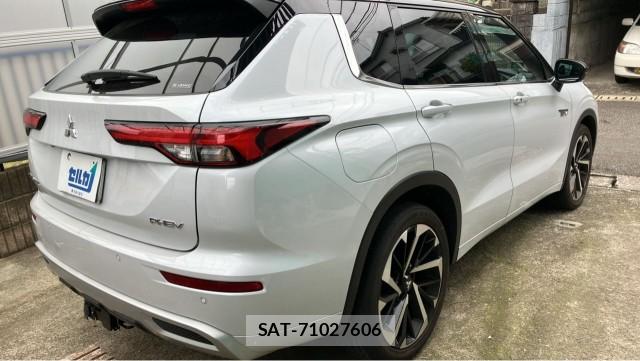 Mitsubishi OUTLANDER PHEV 2022-08 8855411-12