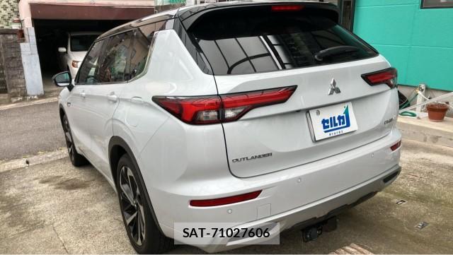 Mitsubishi OUTLANDER PHEV 2022-08 8855411-13
