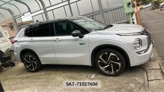 Mitsubishi OUTLANDER PHEV 2022-08 8855411-3