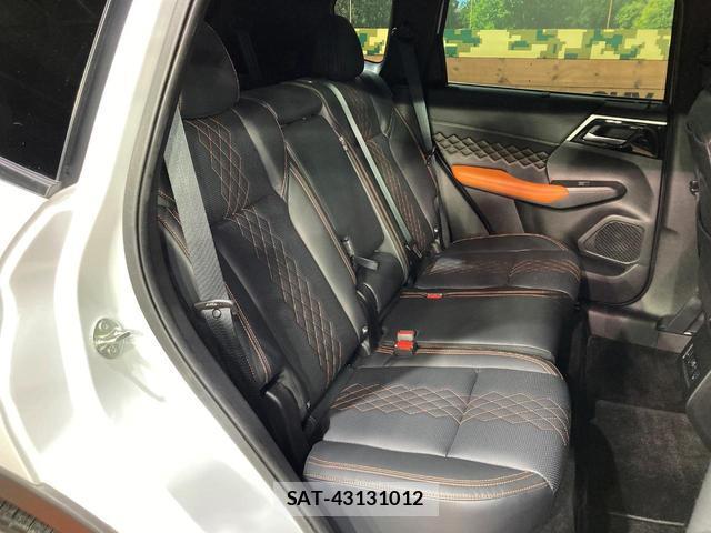 Mitsubishi OUTLANDER PHEV 2022-01 8855700-8