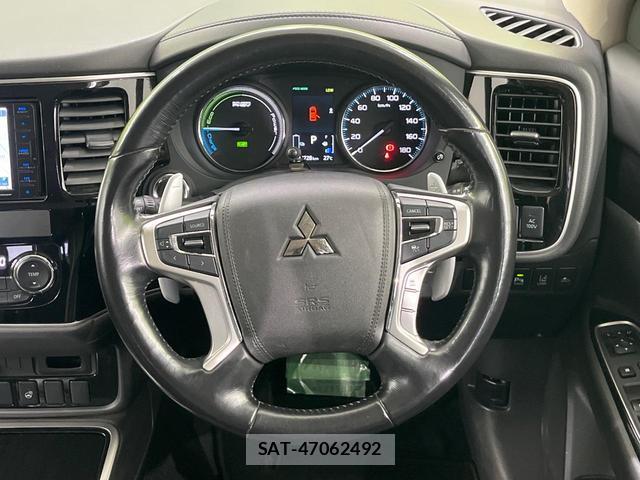 Mitsubishi OUTLANDER PHEV 2016-10 8856670-10