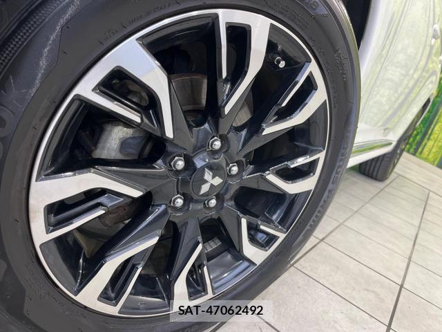 Mitsubishi OUTLANDER PHEV 2016-10 8856670-12