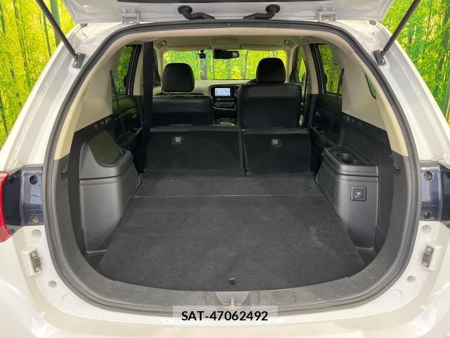 Mitsubishi OUTLANDER PHEV 2016-10 8856670-9