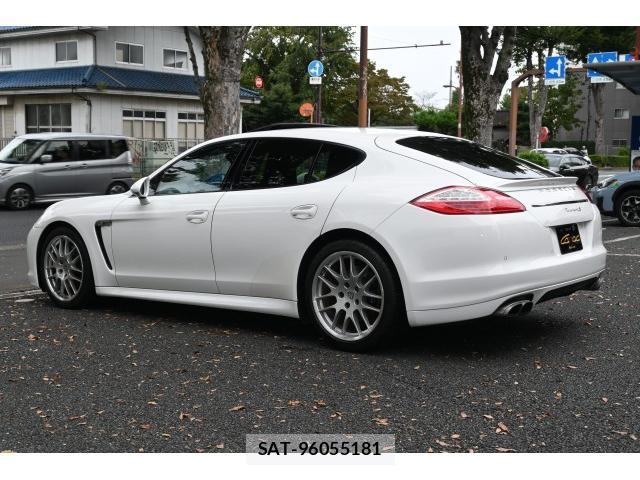 Porsche PANAMERA 2012-04 8855982-14