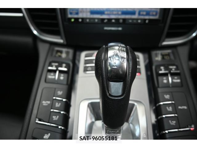 Porsche PANAMERA 2012-04 8855982-15