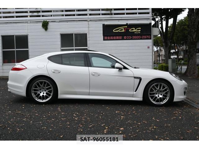 Porsche PANAMERA 2012-04 8855982-3