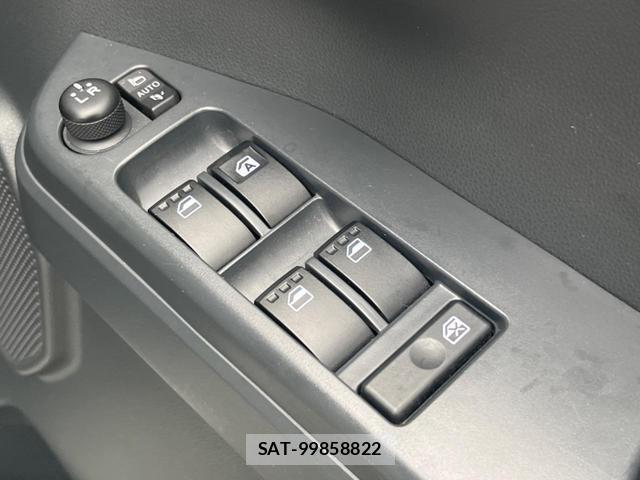 Toyota Pixis Mega 2016-11 8854306-7