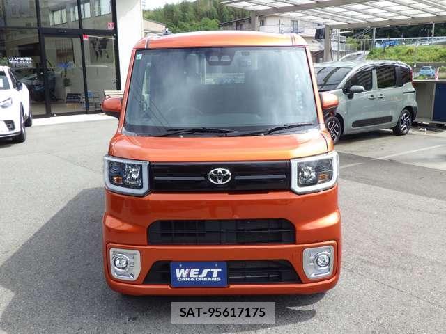 Toyota Pixis Mega 2022-03 8856052-15