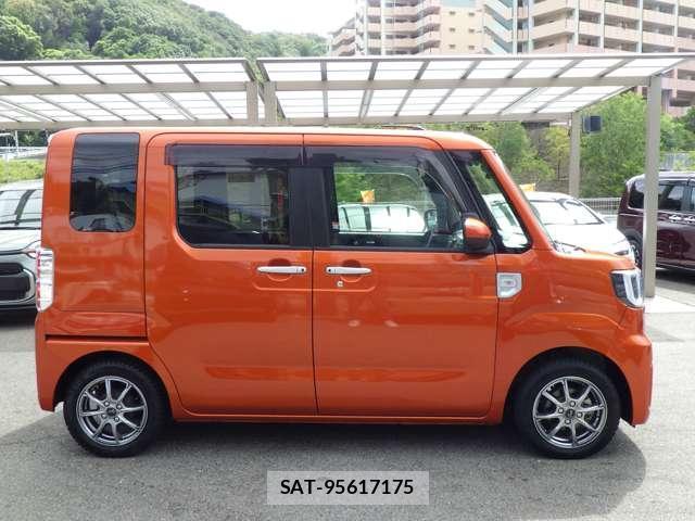 Toyota Pixis Mega 2022-03 8856052-17