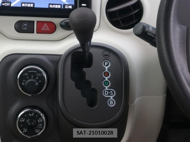 Toyota PORTE 2013-08 8856031-15