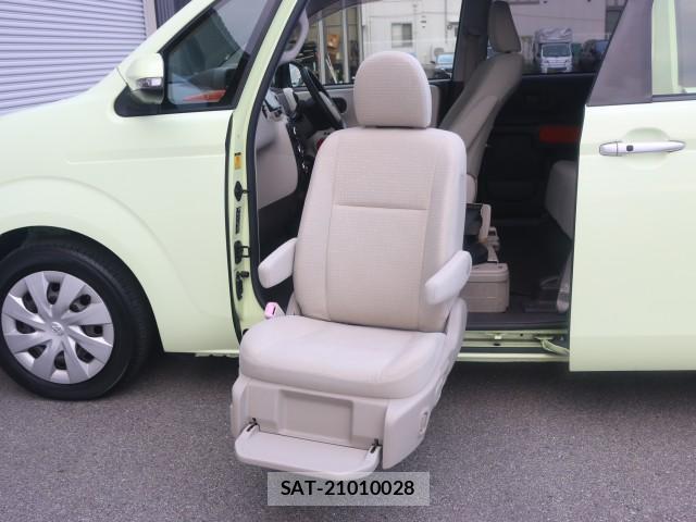 Toyota PORTE 2013-08 8856031-16