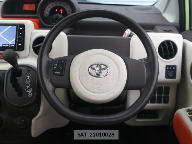 Toyota PORTE 2013-08 8856031-17