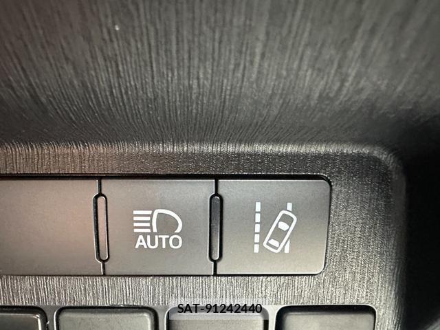 Toyota PRIUS ALPHA 2018-06 8854078-5