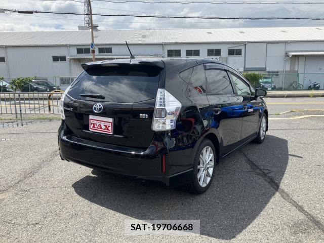 Toyota PRIUS ALPHA 2012-11 8854914-1