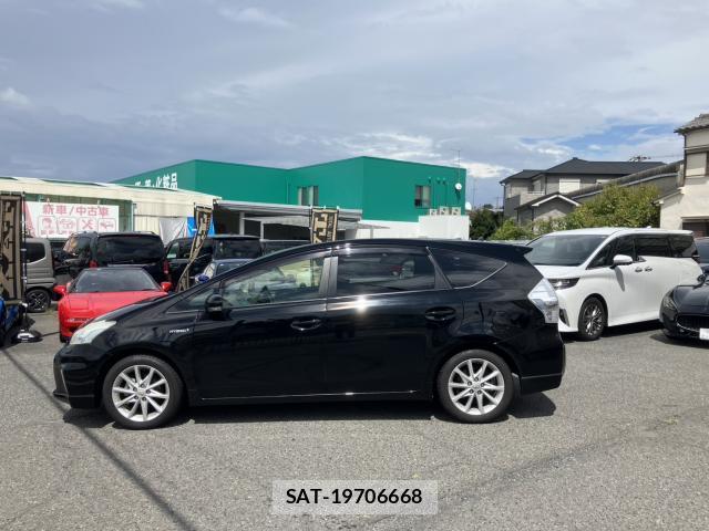 Toyota PRIUS ALPHA 2012-11 8854914-11