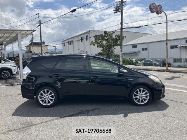 Toyota PRIUS ALPHA 2012-11 8854914-12