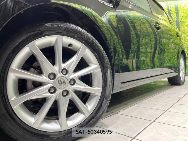 Toyota PRIUS ALPHA 2014-01 8855975-12