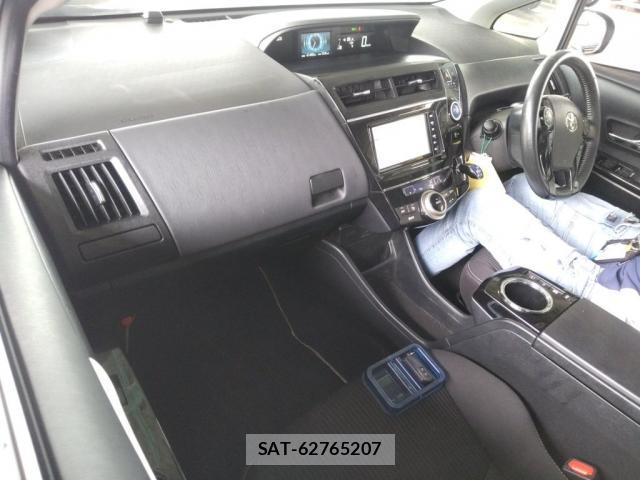 Toyota PRIUS ALPHA 2019-03 8856266-2
