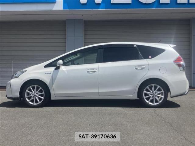 Toyota PRIUS ALPHA 2015-08 8856726-1