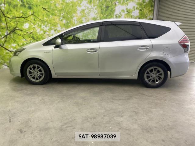 Toyota PRIUS ALPHA 2017-09 8857116-1