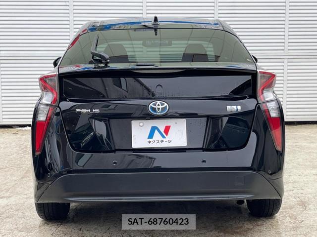 Toyota PRIUS 2017-09 8853913-15
