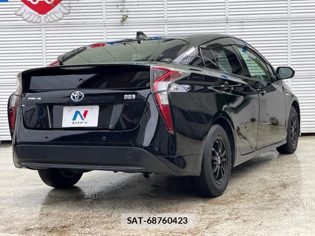 Toyota PRIUS 2017-09 8853913-17