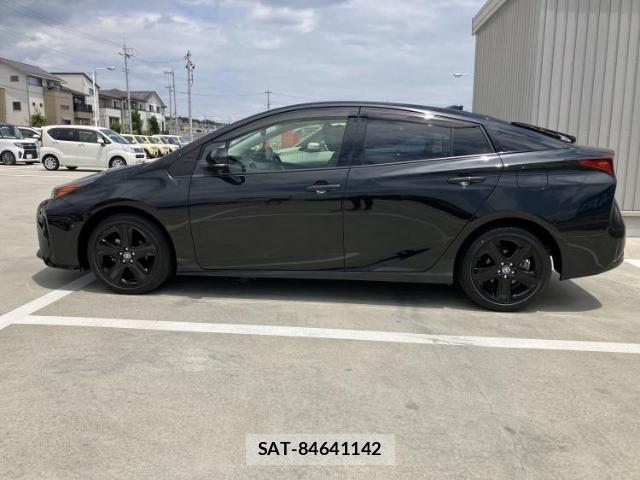 Toyota PRIUS 2021-08 8853966-1